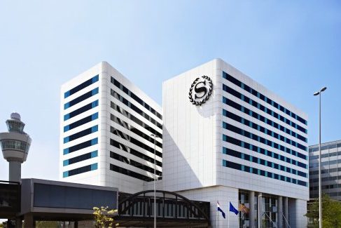 Облепяне на хотекл Sheraton с фолио за врати 3M DI-NOC дървесни текстури