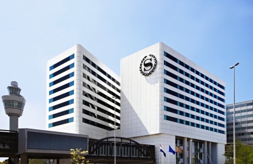 Облепяне на хотекл Sheraton с фолио за врати 3M DI-NOC дървесни текстури