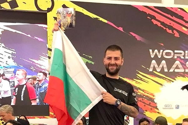 Поздравяваме шампиона по инсталиране на фолио Иван Тенчев