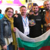 Иван Тенчев с българското знаме на турнира World Wrap Masters