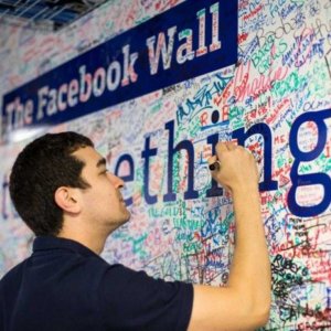 Стени с фолио бяла дъска за писане се използват от Facebook Стени с фолио бяла дъска за писане се използват от Facebook