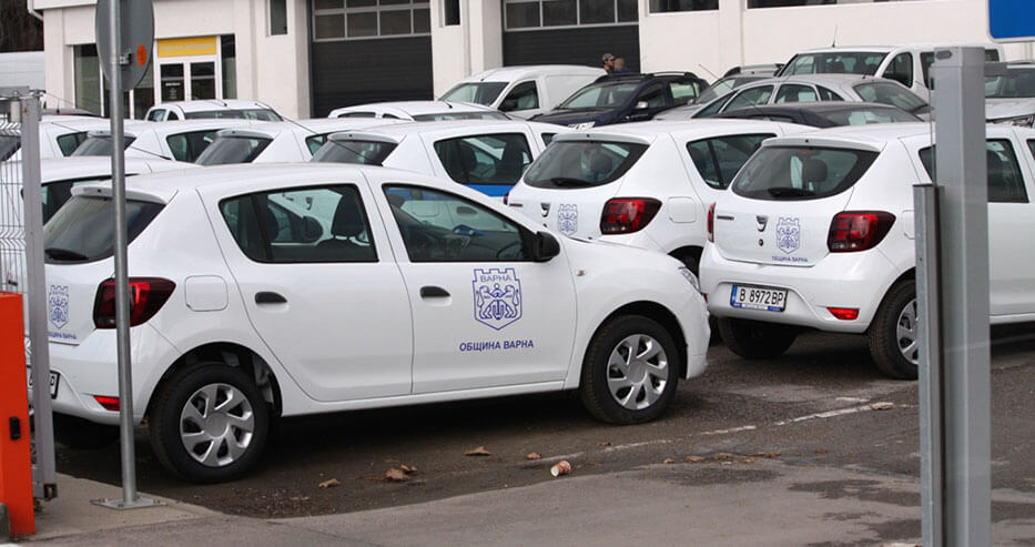 Автомобили на Община Варна с лого от фолио 3M Scotchcal 50