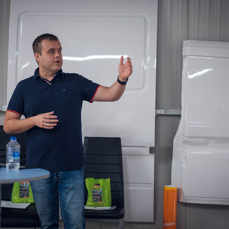 Теодор Атанасов представя фолио 3М 2080