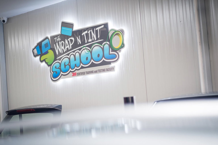 Обучение по лепене на фолио The Wrap and Tint School Варна