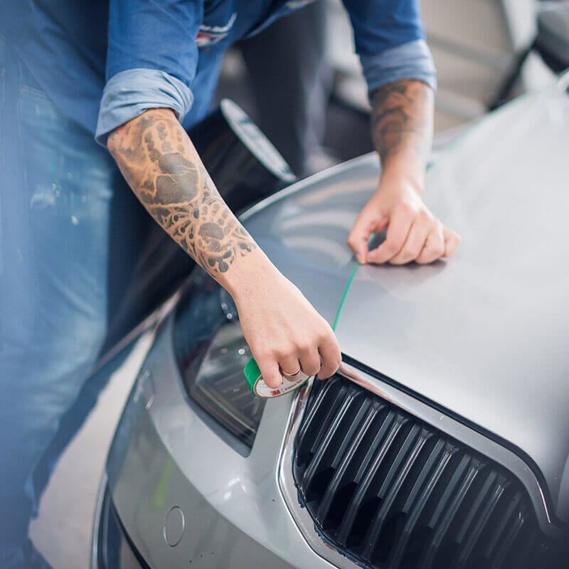 Иван Тенчев - Бебо демонстрира как се работи с 3M Knifeless tape