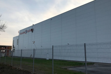 Апликиранре на каст фолио 3M Scotchcal 80 na sgrada