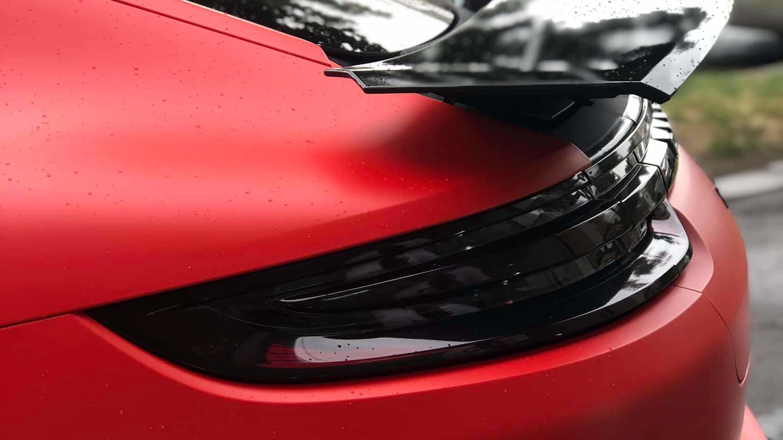 Porshe Panamera облепено с 3M фолио за автомобили 2080 M13 - Red matte, детайл