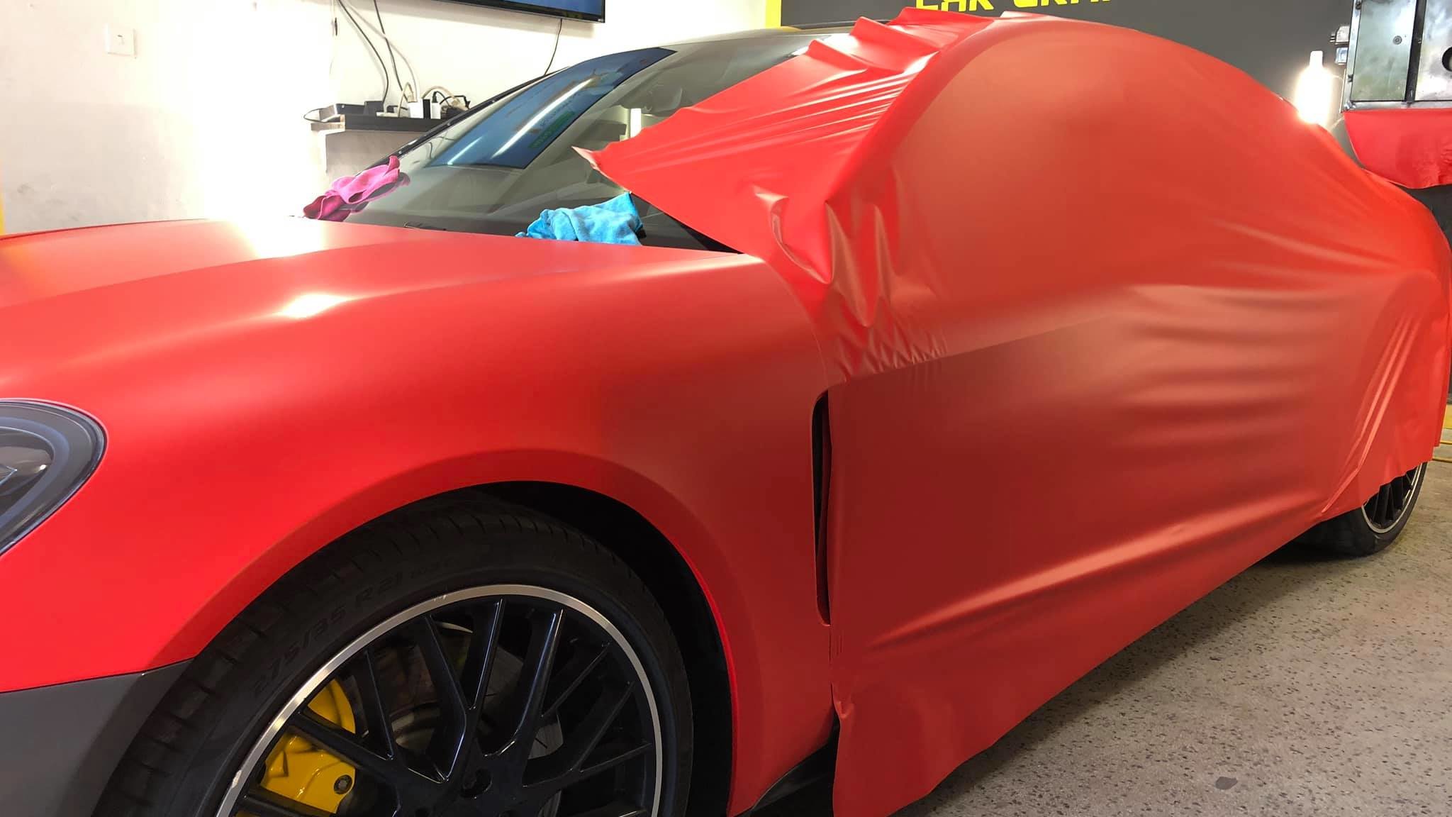 Преобразяване на Porshe Panamera с 3M фолио за автомобили 2080 M13 - Red matte