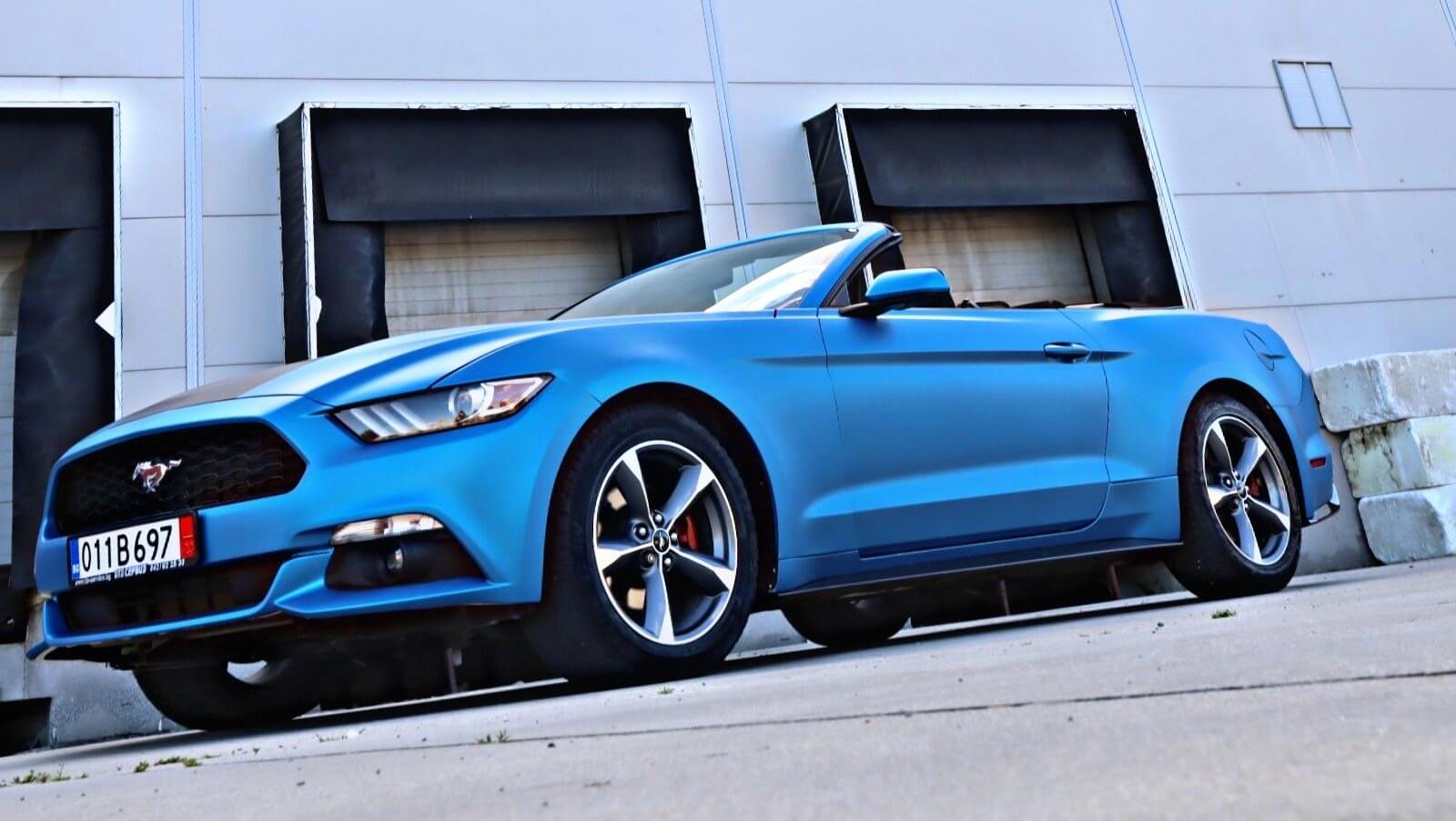 Ford Mustang și Mercedes au primit o schimbare completă cu 3M 2080 Series Blue Matte Metallic