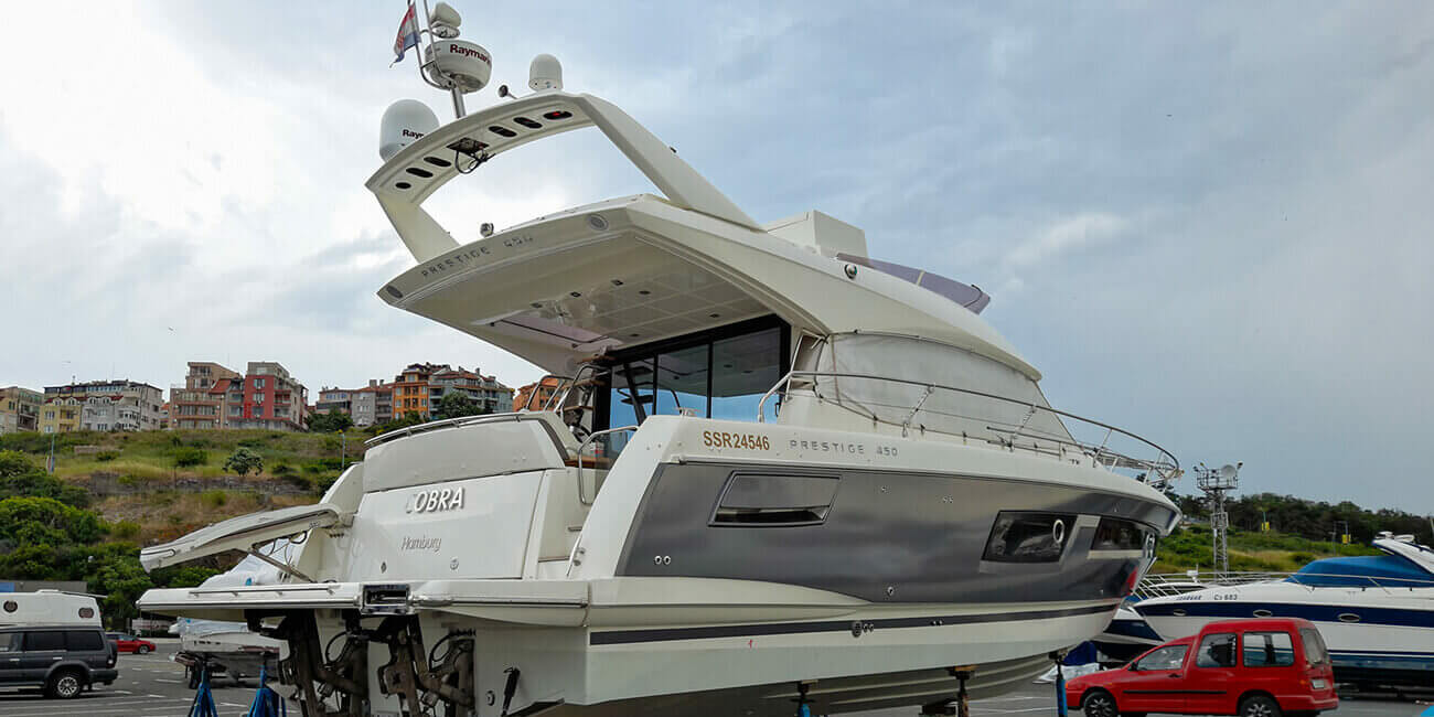 Облепяне на яхта с висок клас фолио 3M Wrap Film 1080-G201, антрацит.